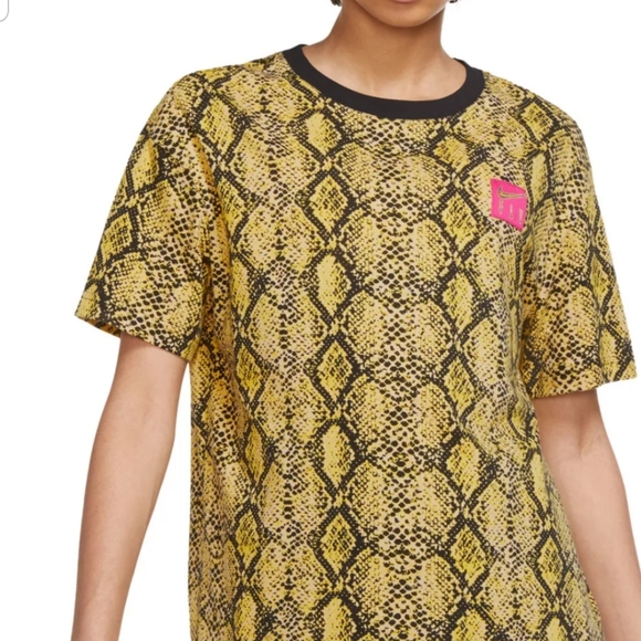 Nike Tops Nwt Nike Boyfriend Tee Large Poshmark